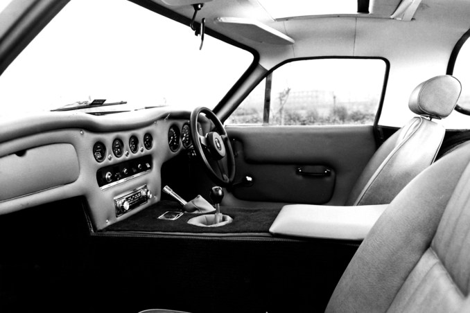TVR 3000M interior